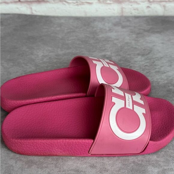 Salvatore Ferragamo Groove Pool Slides Pink 5 - Picture 4 of 12